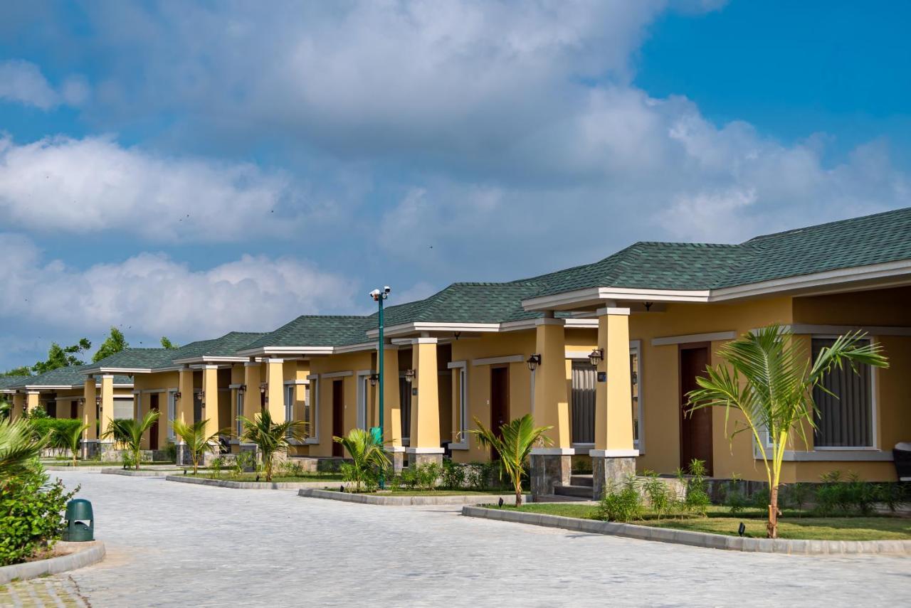 Hawthorn Suites By Wyndham Dwarka Eksteriør billede